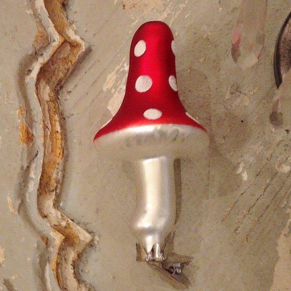 Glass Amanita Mushroom Christmas Ornament Clip On Style - European Forestcore - Picture 6 of 7